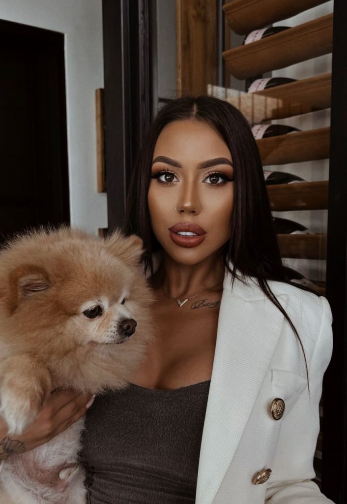 Эскортницы с маленькой грудью