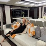 Эскортница Вика