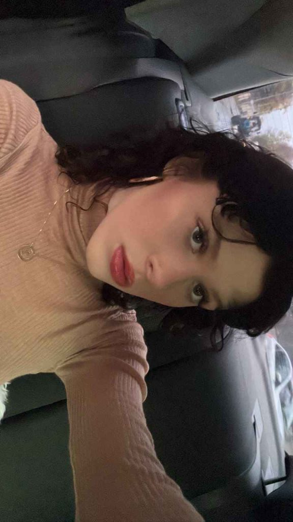 Эскортница Дина