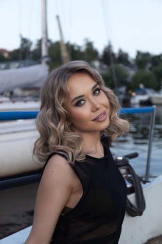 Эскортница Аврора