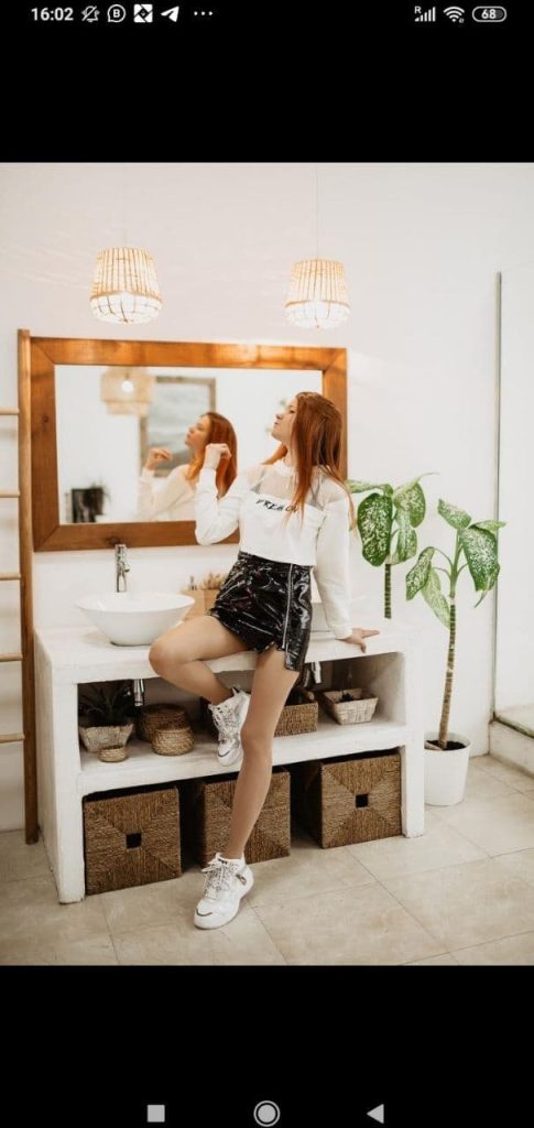 Эскортница Рокси